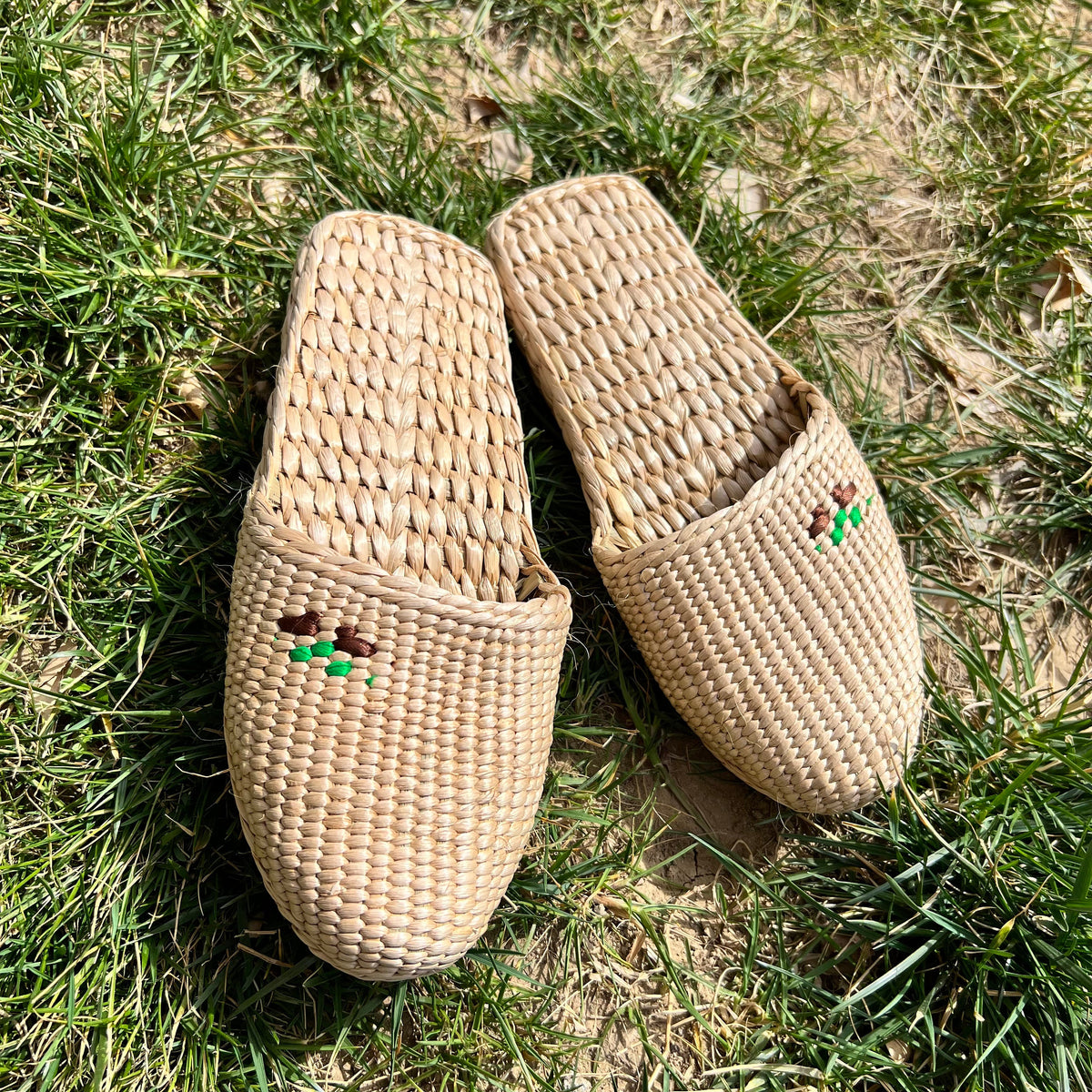 Handmade Woven Straw Slippers: Eco-Friendly Unisex Spa Shoes