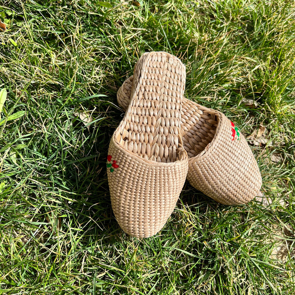 Handmade Straw Slippers: Eco-Friendly House Shoes - view 2