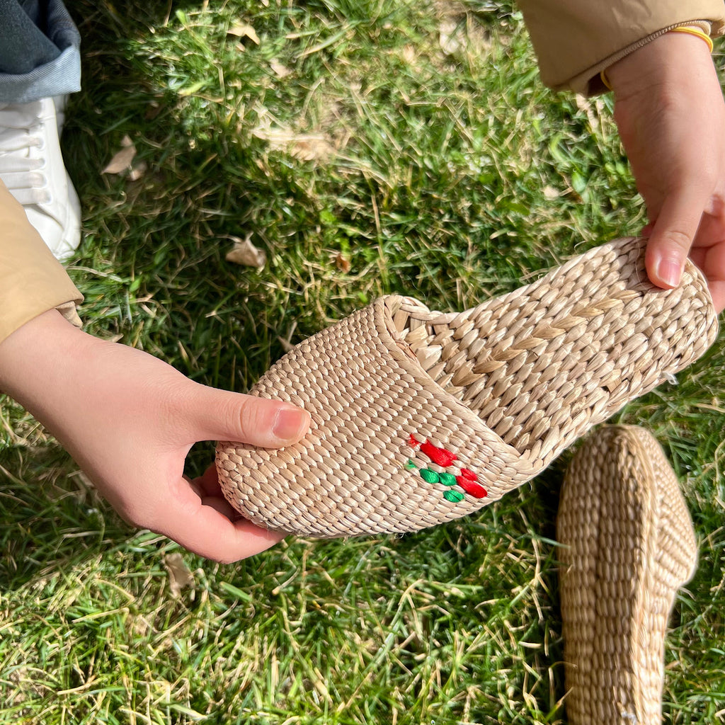 Handmade Straw Slippers: Eco-Friendly House Shoes - view 6