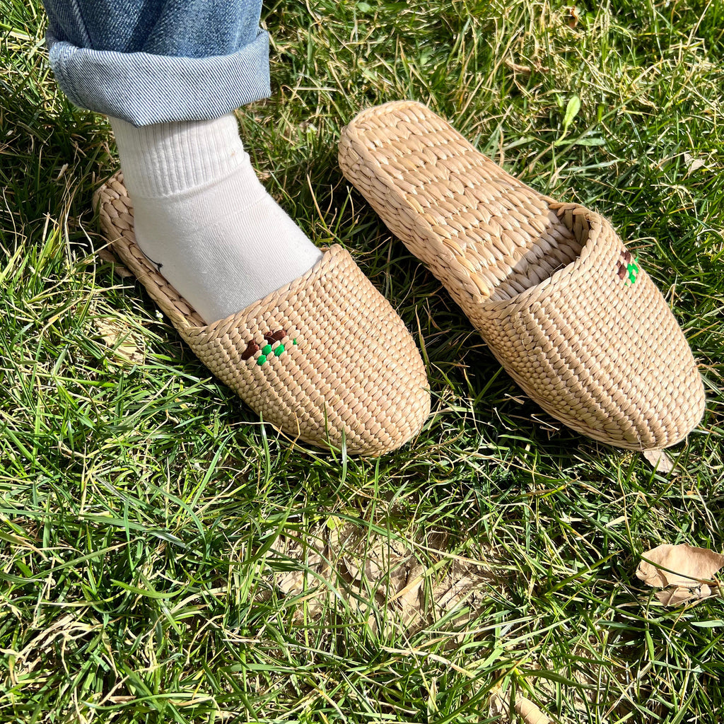 Handmade Woven Straw Slippers: Eco-Friendly Unisex Spa Shoes - view 4