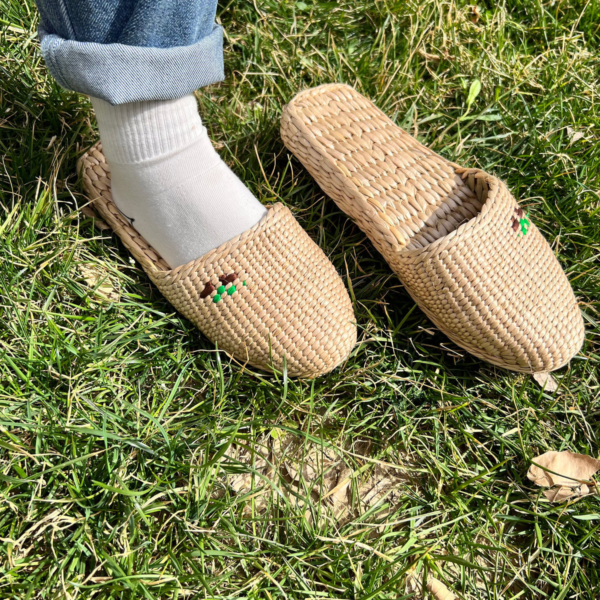 Handmade Woven Straw Slippers: Eco-Friendly Unisex Spa Shoes - view 4