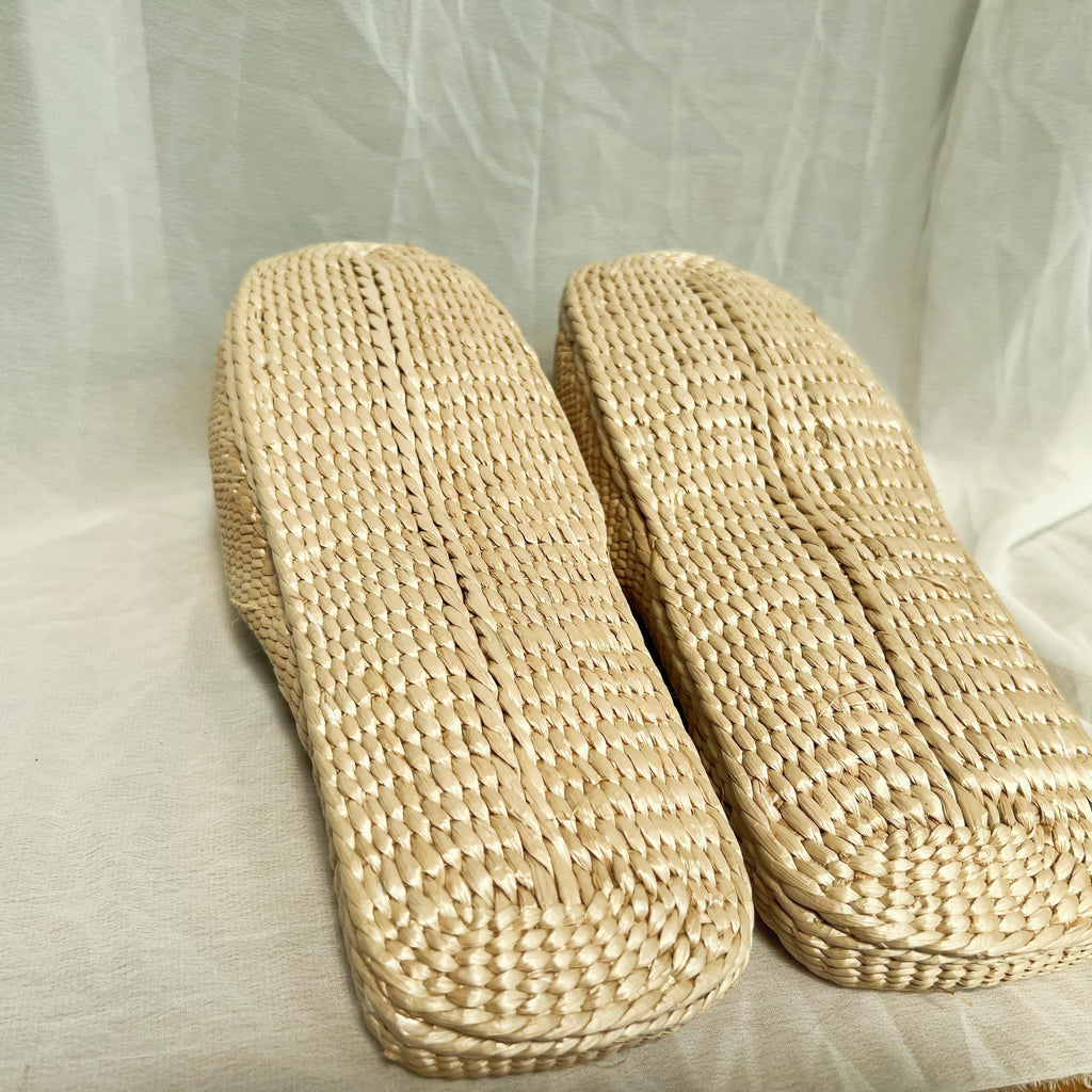 Handmade Woven Straw Slippers: All-Season Spa Shoes - view 6
