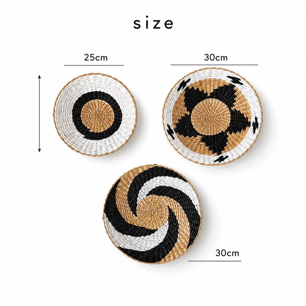 three different woven baskets, each with a unique design and size. The baskets are labeled with their respective measurements, indicating that they are 25 cm, 30 cm, and 30 cm in diameter.