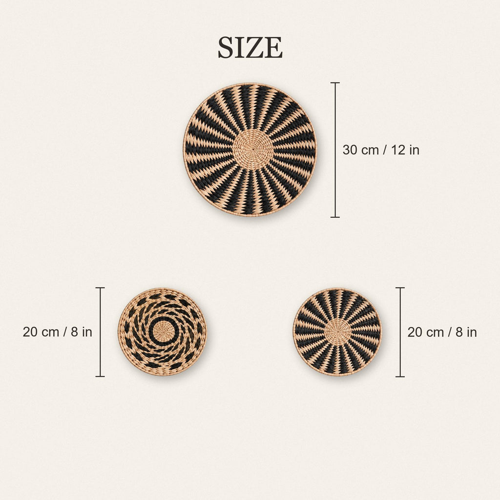 Size chart of the 3 piece woven wall basket set: one 30 cm / 12 in large basket and two 20 cm / 8 in baskets