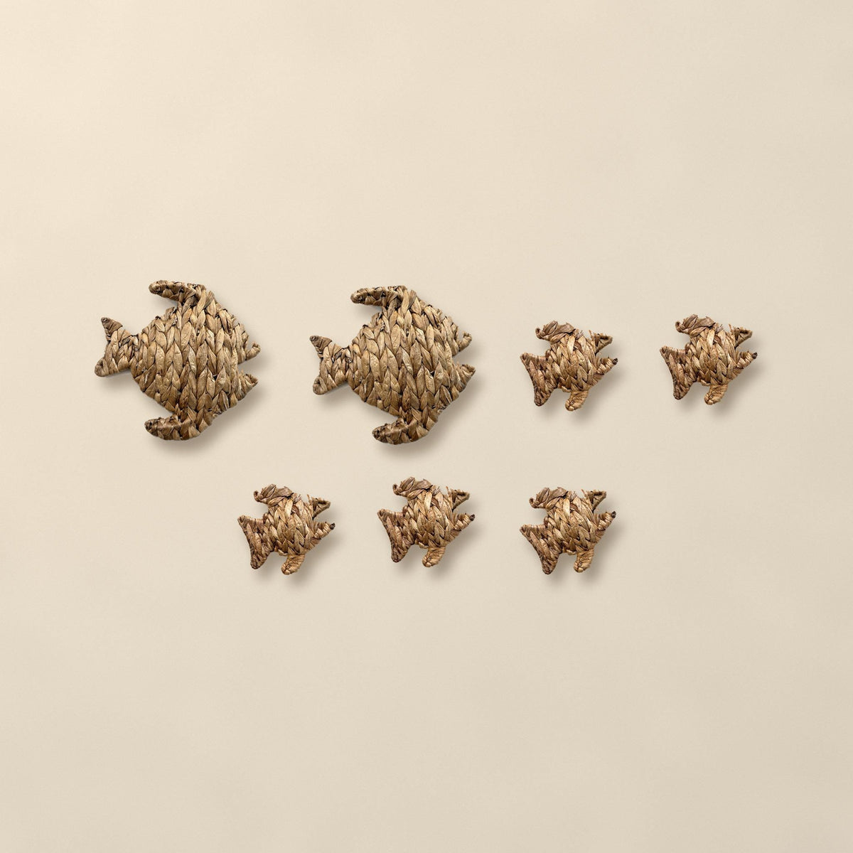 Style option 2 Large + 5 Small (Set of 7): what is included in this set of woven water hyacinth fish