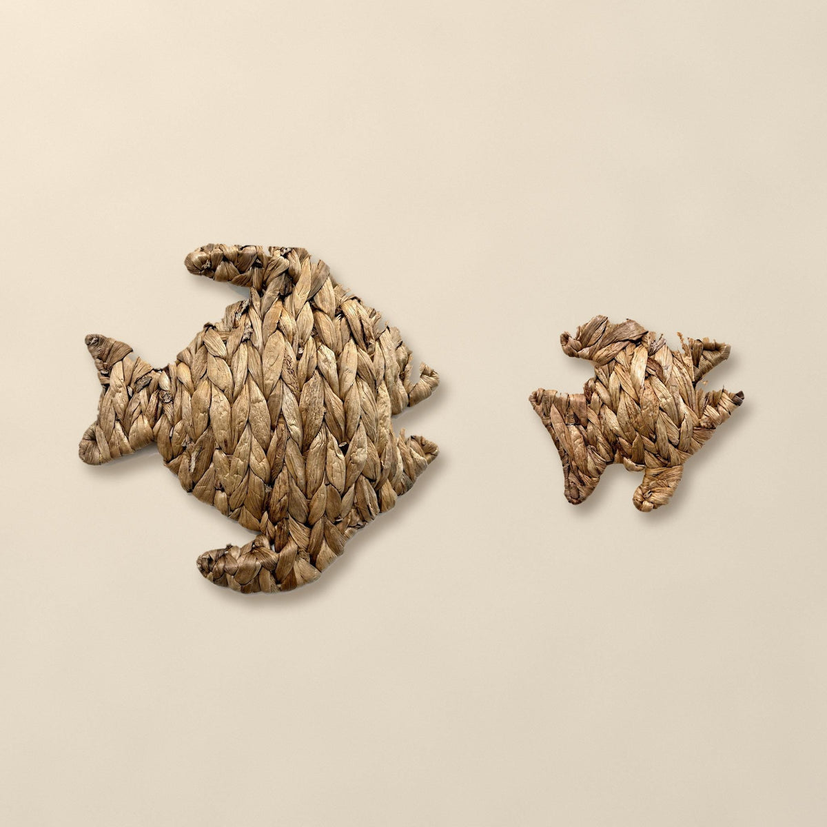 Style option 1 Large + 1 Small (Set of 2): what is included in this set of woven water hyacinth fish