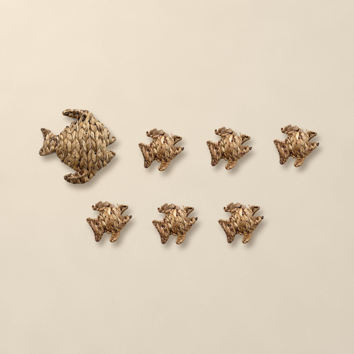 Style option 1 Large + 6 Small (Set of 7): what is included in this set of woven water hyacinth fish
